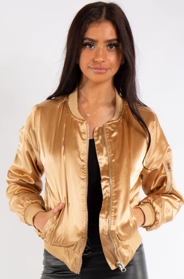 Jaket satin berwarna emas